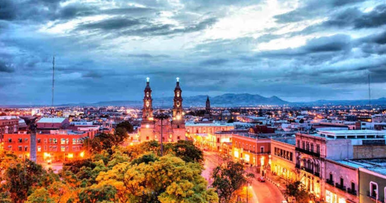 En El Centro 3 Hermoso Loft Familiar Ac Wifi 300 Mbps Aguascalientes Zewnętrze zdjęcie